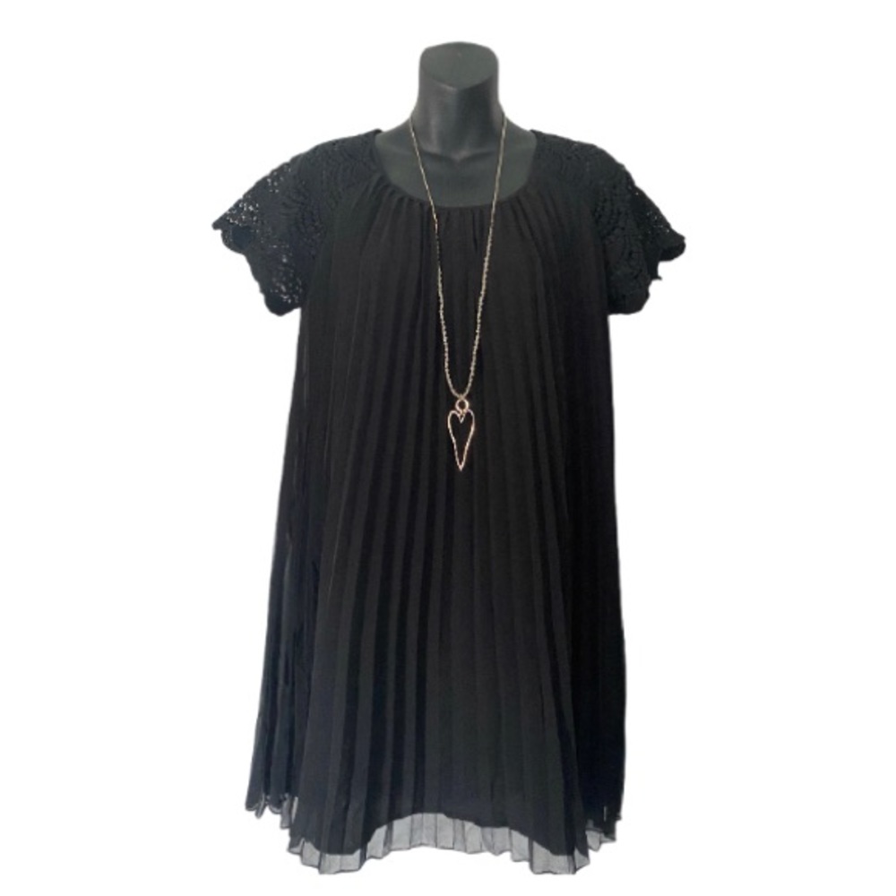 Romeo & Juliet Couture Black pleated dress sz.Med